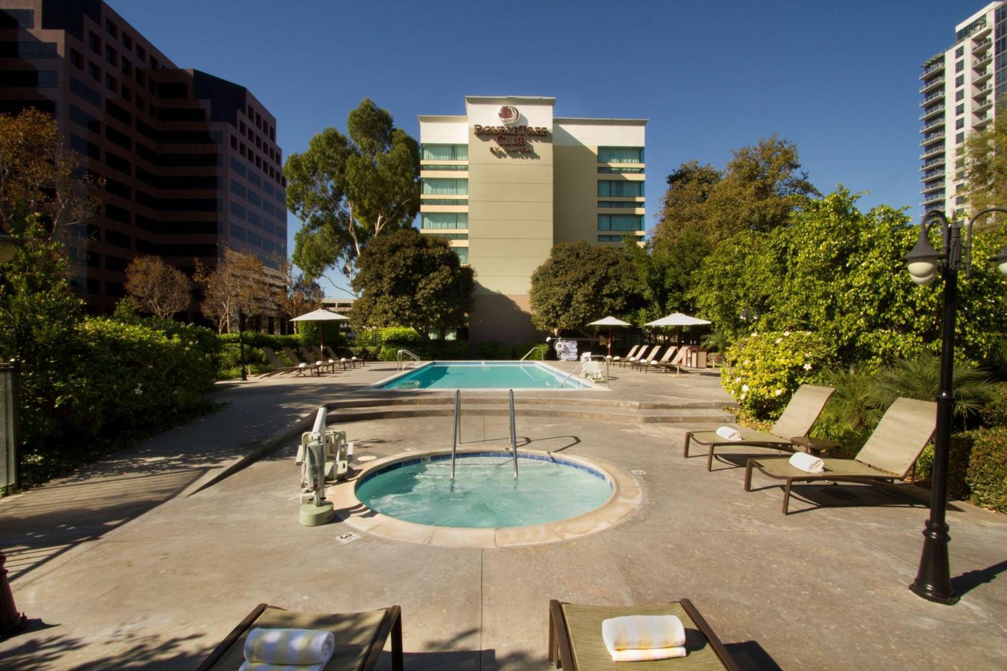Doubletree By Hilton Orange County Airport Hotel Santa Ana Bagian luar foto